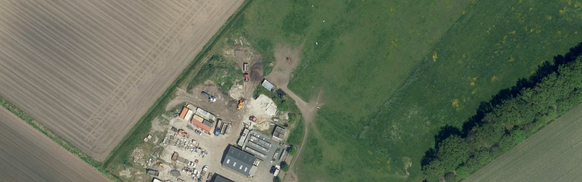 Satellietfoto van Aalden met zichtbare zonnepanelen