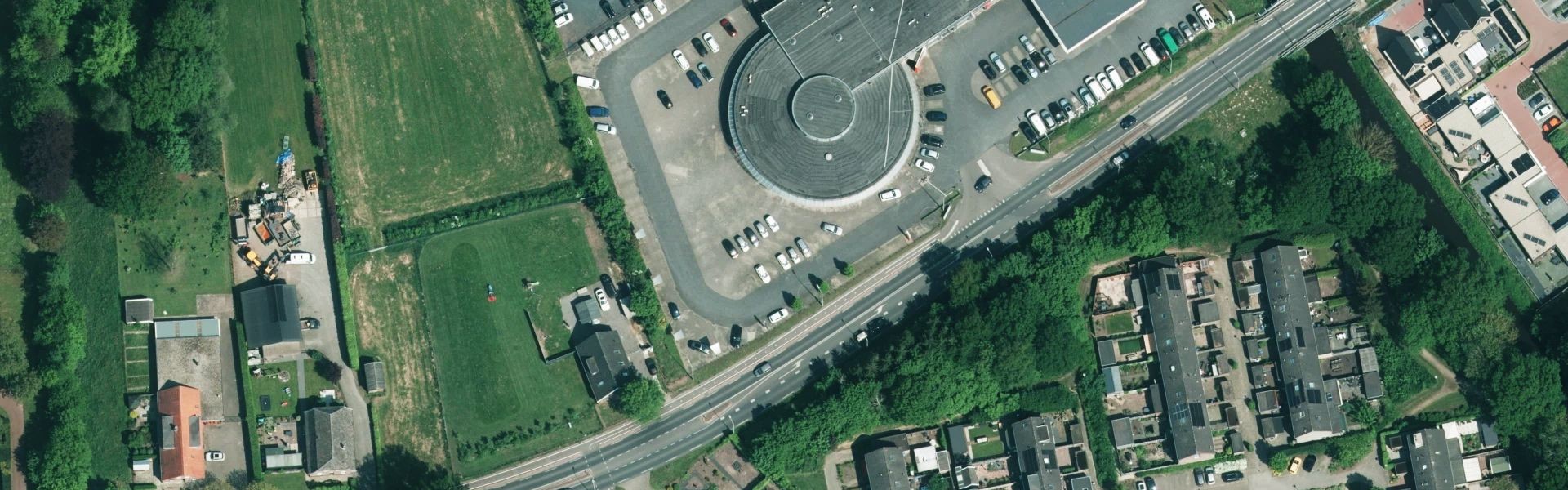 Satellietfoto van Aalten met zichtbare zonnepanelen