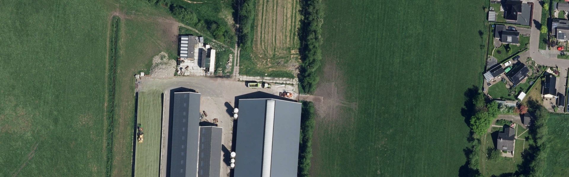 Satellietfoto van Aldwâld met zichtbare zonnepanelen